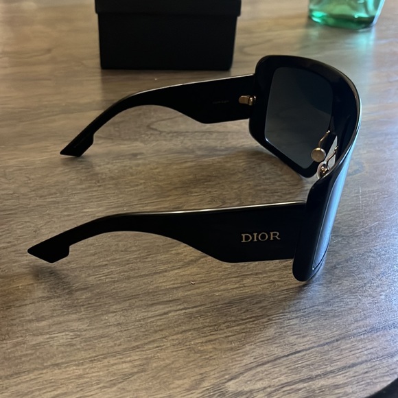 DIOR SO LIGHT SUNGLASSES sold out everywhere!!! - Picture 3 of 5